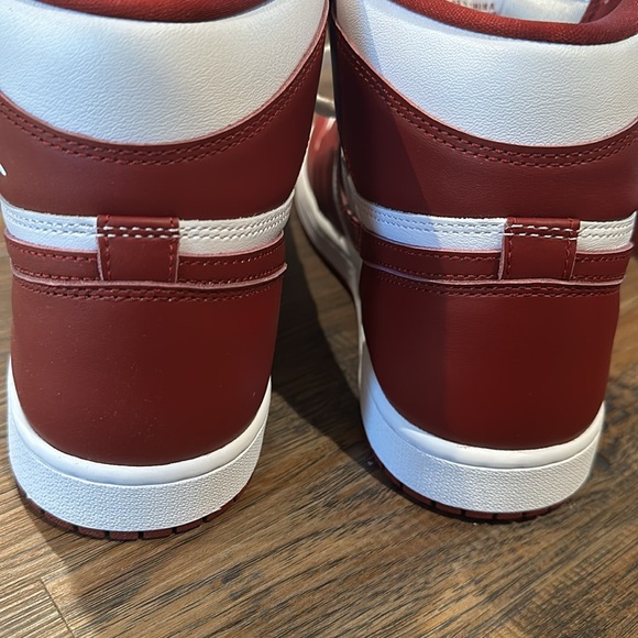 AIR JORDAN 1 Retro - Picture 5 of 9